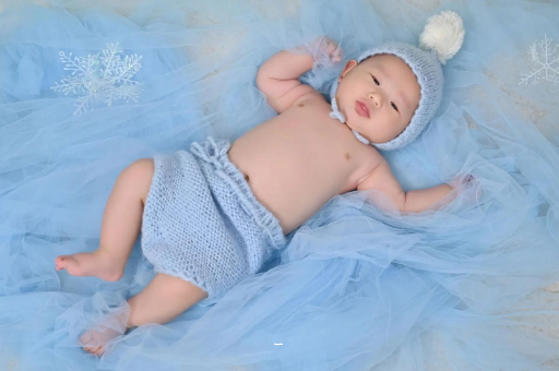 资兴三个月宝宝挠耳朵